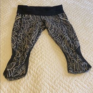 Lululemon Crop Leggings with Pockets Black & White